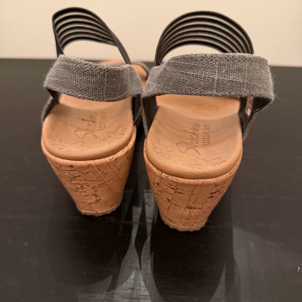 Skechers Luxe Foam Wedges size 10 - Picture 3 of 6